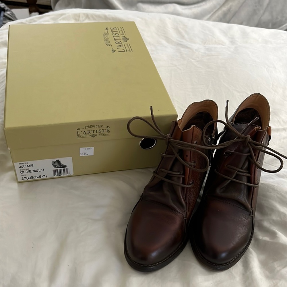 Spring Step L’Artiste leather lace-up booties Size 6.5 (37). Olive/brown shade.